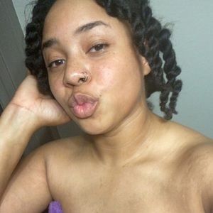 Meet your Posher, Anitra